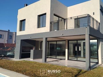 CASA A ESTRENAR CON AMARRA - VILA MARINA 2
