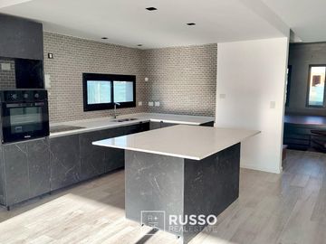 CASA A ESTRENAR CON AMARRA - VILA MARINA 2