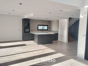 CASA A ESTRENAR CON AMARRA - VILA MARINA 2