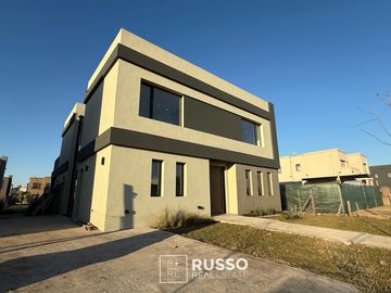 CASA A ESTRENAR CON AMARRA - VILA MARINA 2