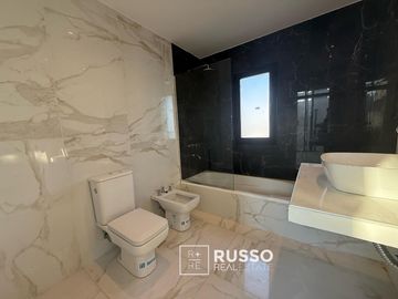 CASA A ESTRENAR CON AMARRA - VILA MARINA 2