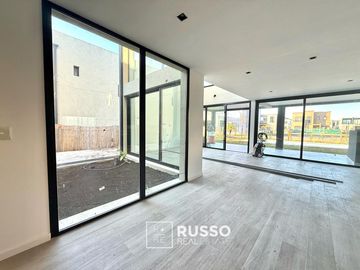 CASA A ESTRENAR CON AMARRA - VILA MARINA 2