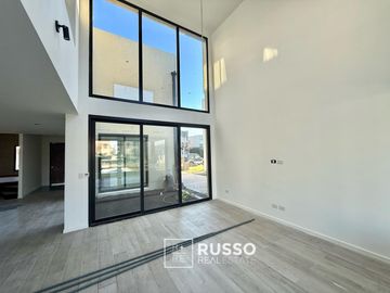 CASA A ESTRENAR CON AMARRA - VILA MARINA 2