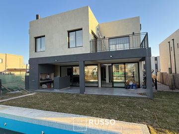 CASA A ESTRENAR CON AMARRA - VILA MARINA 2