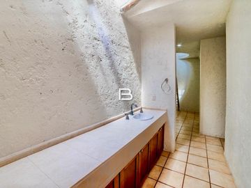 Casa con alberca en Venta en Colegios Cancún