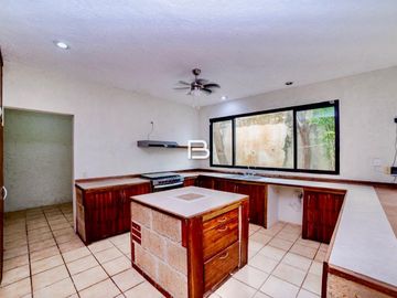 Casa con alberca en Venta en Colegios Cancún