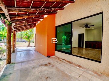 Casa con alberca en Venta en Colegios Cancún
