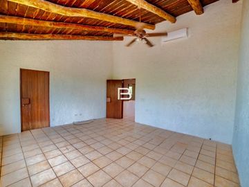 Casa con alberca en Venta en Colegios Cancún