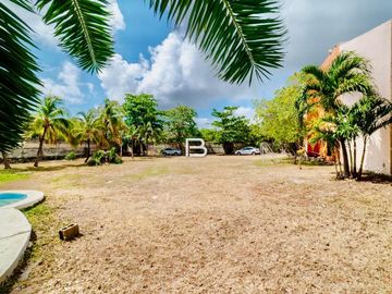 Casa con alberca en Venta en Colegios Cancún