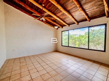 Casa con alberca en Venta en Colegios Cancún