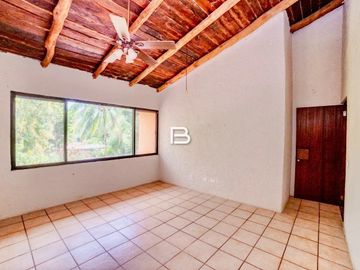 Casa con alberca en Venta en Colegios Cancún