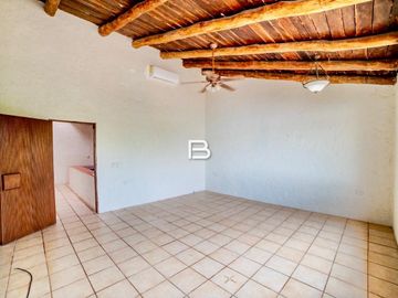 Casa con alberca en Venta en Colegios Cancún
