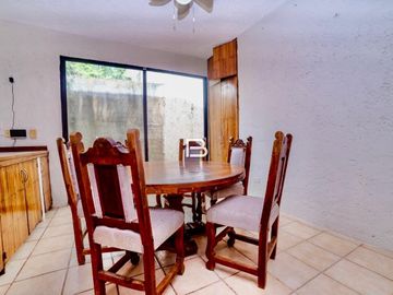 Casa con alberca en Venta en Colegios Cancún