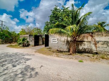 Casa con alberca en Venta en Colegios Cancún