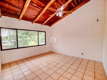 Casa con alberca en Venta en Colegios Cancún