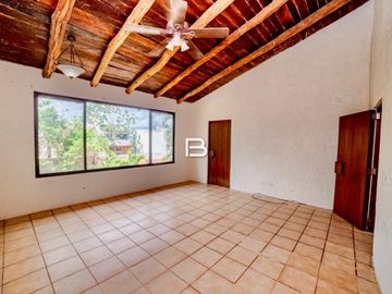 Casa con alberca en Venta en Colegios Cancún