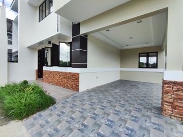 4 Bedrooms House & Lot For Sale in Buhay na Sapa, San Juan Batangas- EA