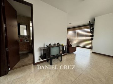 VENTA HERMOSA CASA DE TRES NIVELES EN VALLE DE ROBLEDO - POPAYN