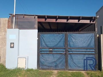 Casa en alquiler temporario c/ cochera en Villa Duprat