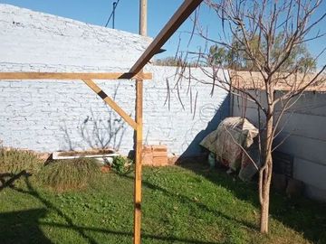 Casa en alquiler temporario c/ cochera en Villa Duprat