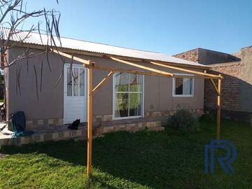 Casa en alquiler temporario c/ cochera en Villa Duprat