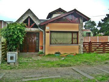 Casa en venta de 3 dormitorios c/ cochera en San Bernardo