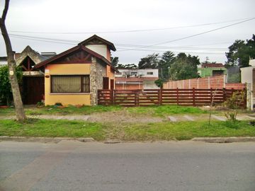 Casa en venta de 3 dormitorios c/ cochera en San Bernardo