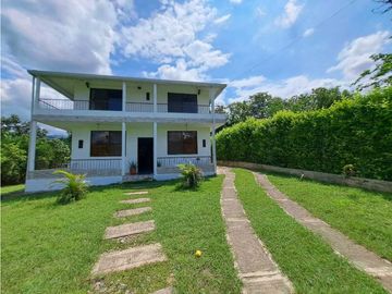 En Venta Casa Campestre Lote 647 m2 San Joaquin, Conjunto Cerrado