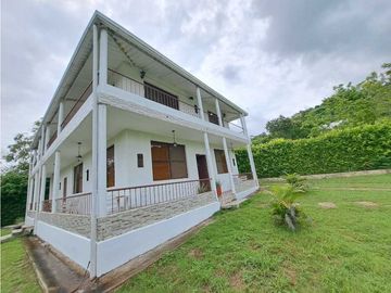En Venta Casa Campestre Lote 647 m2 San Joaquin, Conjunto Cerrado