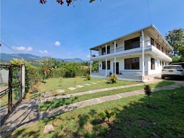 En Venta Casa Campestre Lote 647 m2 San Joaquin, Conjunto Cerrado