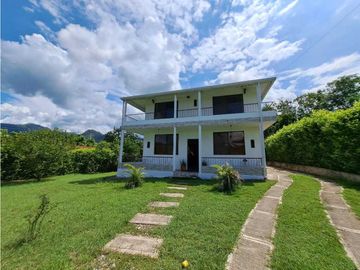 En Venta Casa Campestre Lote 647 m2 San Joaquin, Conjunto Cerrado
