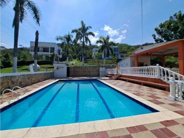 En Venta Casa Campestre Lote 647 m2 San Joaquin, Conjunto Cerrado