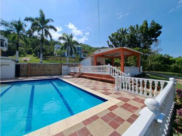 En Venta Casa Campestre Lote 647 m2 San Joaquin, Conjunto Cerrado