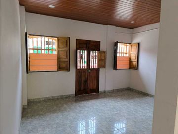 En Venta Casa Colonial con Local  160 m2 en Guaduas Cund.