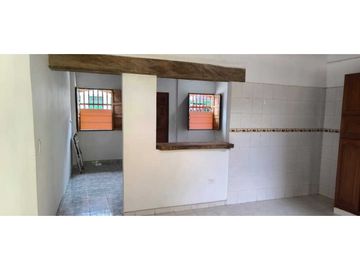 En Venta Casa Colonial con Local  160 m2 en Guaduas Cund.