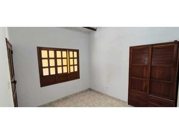 En Venta Casa Colonial con Local  160 m2 en Guaduas Cund.