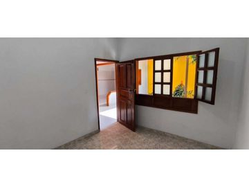 En Venta Casa Colonial con Local  160 m2 en Guaduas Cund.