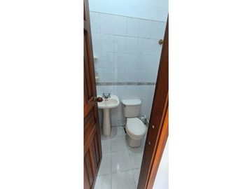 En Venta Casa Colonial con Local  160 m2 en Guaduas Cund.