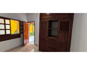 En Venta Casa Colonial con Local  160 m2 en Guaduas Cund.