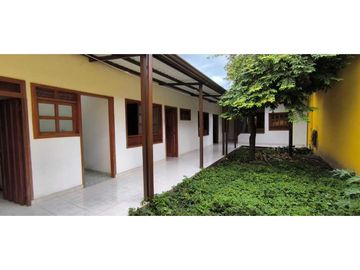 En Venta Casa Colonial con Local  160 m2 en Guaduas Cund.