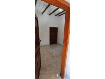 En Venta Casa Colonial con Local  160 m2 en Guaduas Cund.