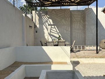 CASA DE UN SOLO NIVEL CON ALBERCA, VILLAS DEL MESON