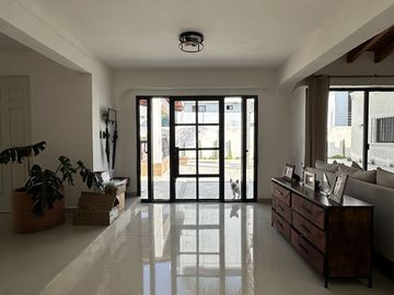 CASA DE UN SOLO NIVEL CON ALBERCA, VILLAS DEL MESON