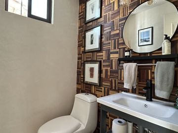 CASA DE UN SOLO NIVEL CON ALBERCA, VILLAS DEL MESON
