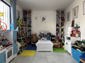 CASA DE UN SOLO NIVEL CON ALBERCA, VILLAS DEL MESON