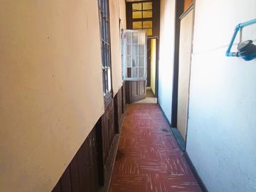 Casa Antigua, calle valparaíso,  C.Baron. Buen terreno