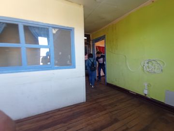 Casa Antigua, calle valparaíso,  C.Baron. Buen terreno