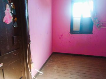 Casa Antigua, calle valparaíso,  C.Baron. Buen terreno