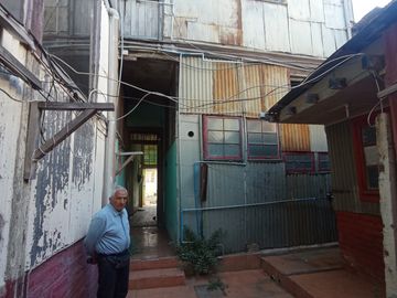 Casa Antigua, calle valparaíso,  C.Baron. Buen terreno