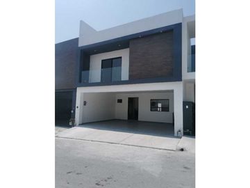 Casa en Venta en Cumbres Santoral de 4 habitaciones